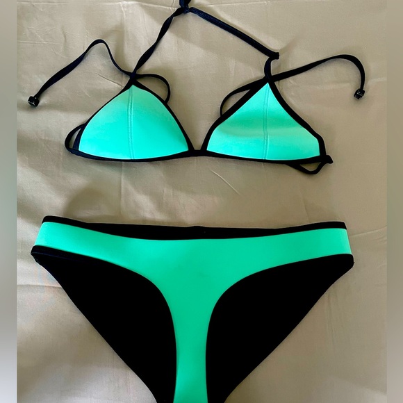 Triangl Bikini Size L - Picture 1 of 4